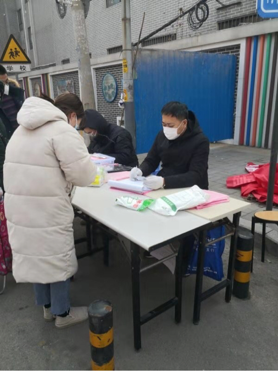 党旗飘扬——发扬城管精神，贡献城管力量！