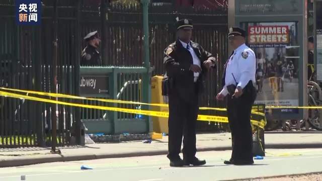 全美多地爆发抗议，谴责警察暴力执法致非裔男子死亡