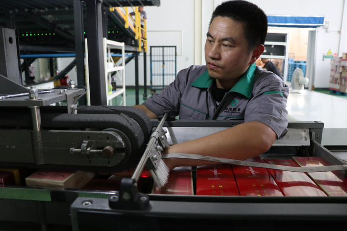 “济烟工匠”用敬业书写工匠精神