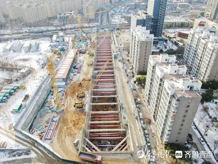 济南地铁6号线工程严寒中施工，天泺路站土石方开挖提前完成
