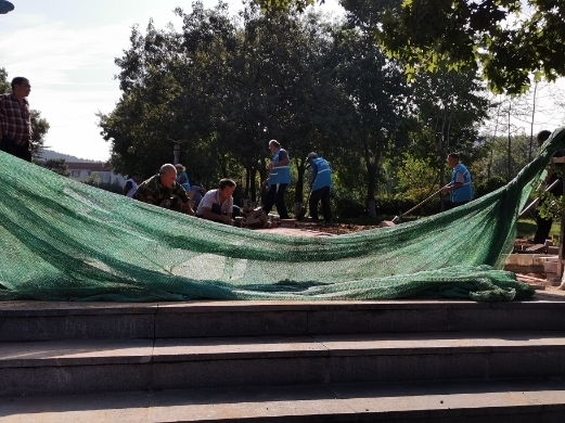 【啄木鸟在行动】舜耕山庄内绿化带施工渣土裸露