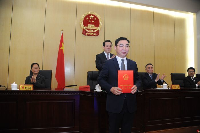 市人大常委会举行新任命人员颁发任命书和宪法宣誓仪式