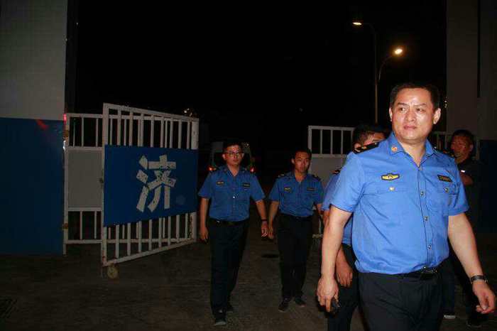 创卫在行动：长清城管让山水魅力新城更靓 生活更美