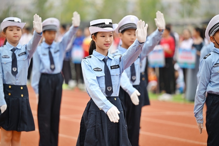 别眨眼！市中学子大片“上映”