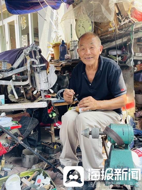 74岁老人在济南修鞋31年：最低收费只要一块钱