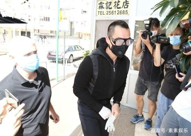 赌王遗体举行转交仪式|赌王遗体举行转交仪式！何猷龙捧遗照露面，二太三太四太都未出席