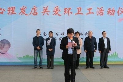 关爱环卫工人在行动  济南爱心美发厅“上线”