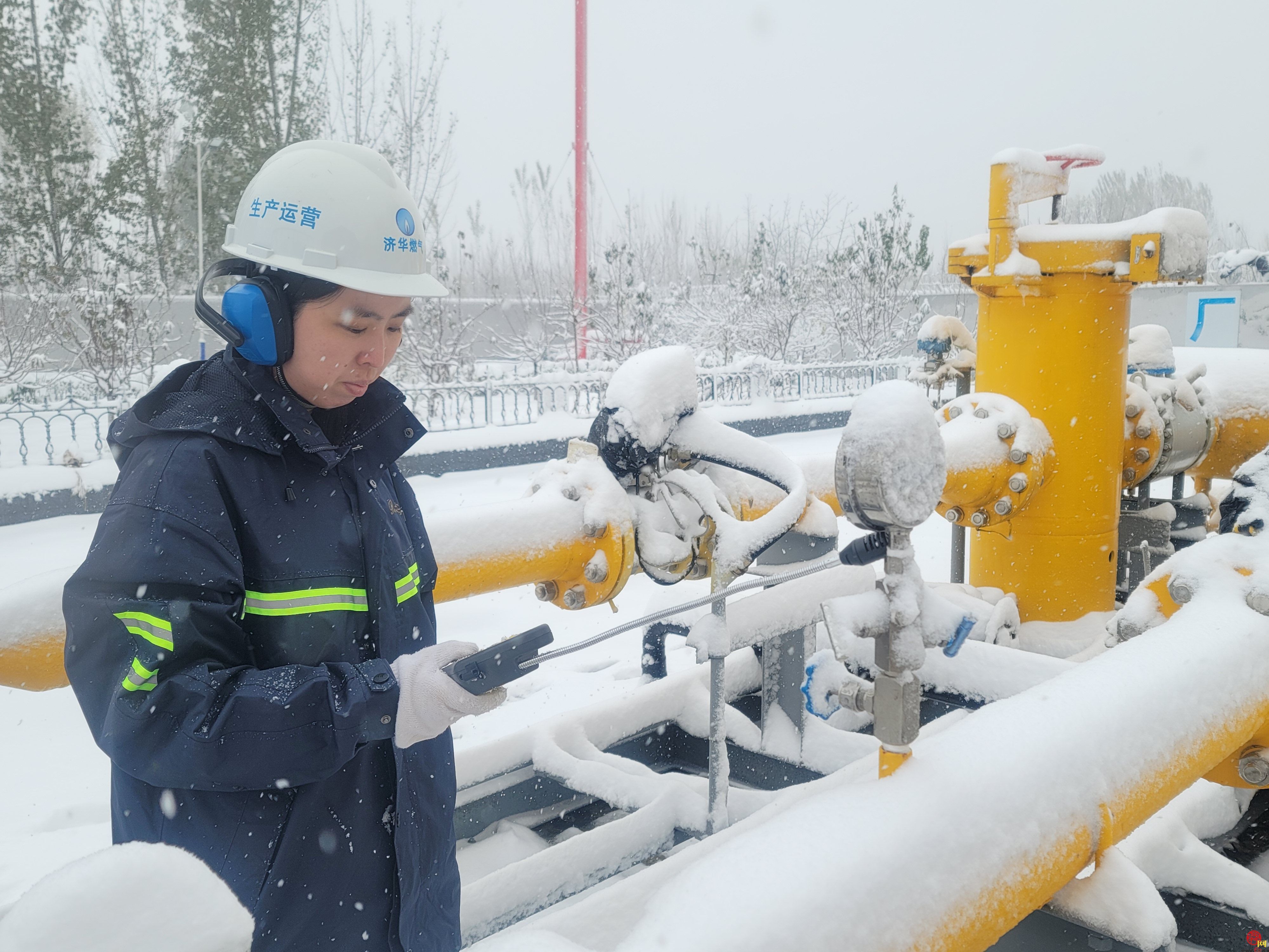 雪中奔一线 济华燃气守护暴雪中千家万户的蓝焰
