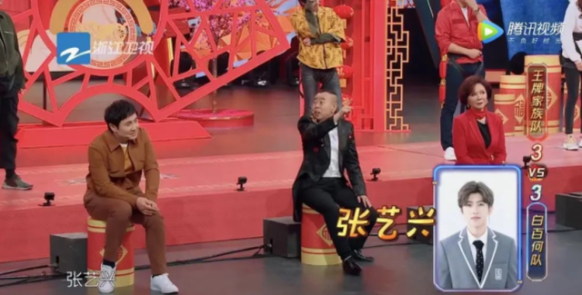 太热情了！观众为了看潘长江演出爬上树，具体是啥情况？