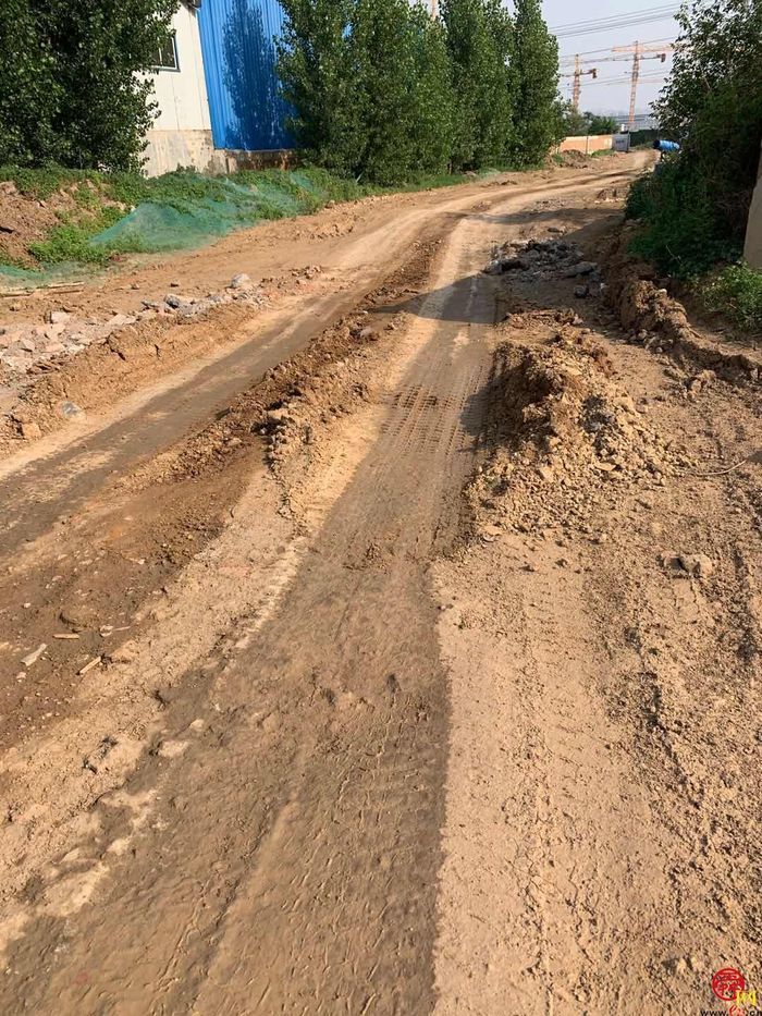 【啄木鸟在行动】山东亿森有限公司附近渣未覆盖 易产生扬尘