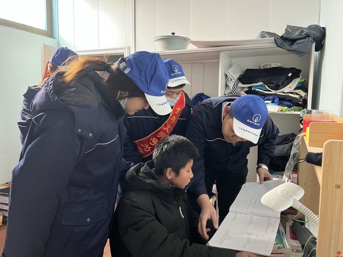 “蓝帽子”志愿暖寒冬之走进“希望小屋”