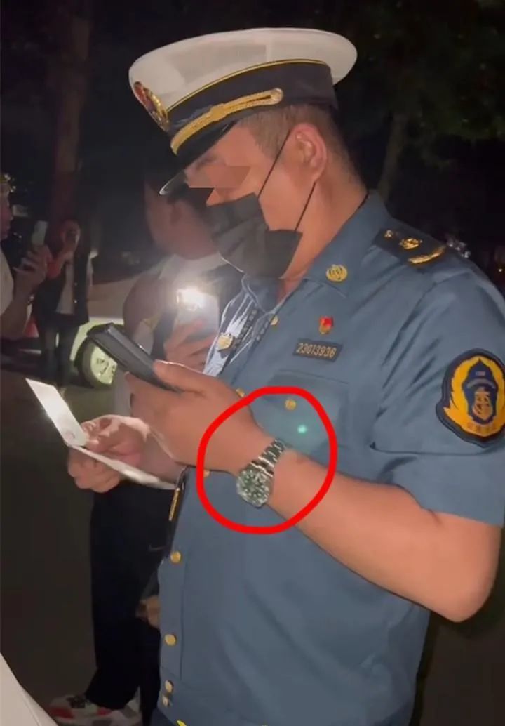 执法人员带14万名表？当地纪委回应