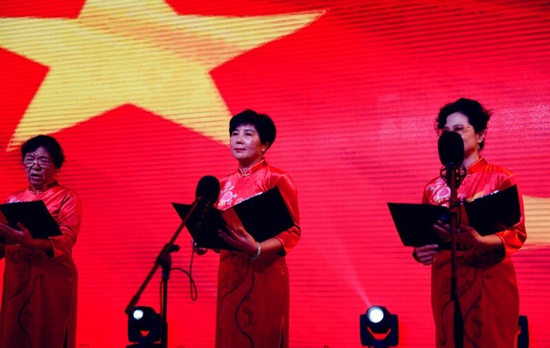 百名青年记者走基层丨西市场街道举办庆祝北大片区回迁两周年暨喜迎新中国成立70周年社区喜乐会