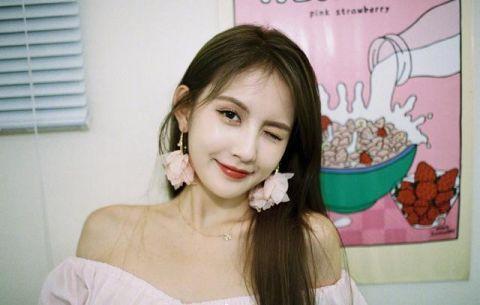 甜仇疑似发文官宣与王思聪分手|热搜第一!甜仇疑似发文官宣与王思聪分手 果然是铁打的校长,流水的网红