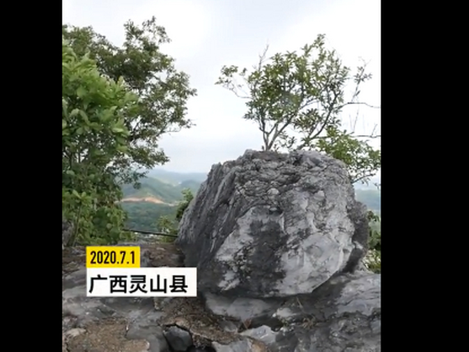 突然不敢爬了！六峰山火了景区人员心情很矛盾，称山顶有护栏很安全