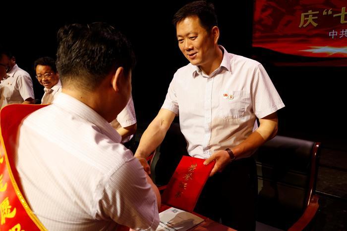 不忘初心推动热力高质量发展 济南热力集团召开庆“七·一”总结表彰大会