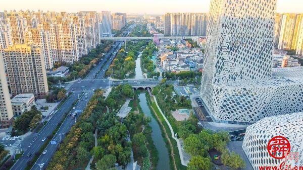 饮用水水源地达标率100%  绿化覆盖率近50%  生态槐荫谱写人与自然和谐共生现代化篇章