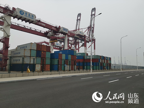 【我爱这片蓝色的国土】智慧青岛港：码头 “空无一人” 作业“行云流水”