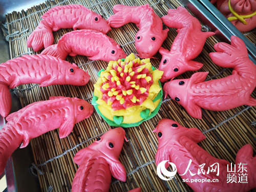 俏丽“花馒头”，全村都占股