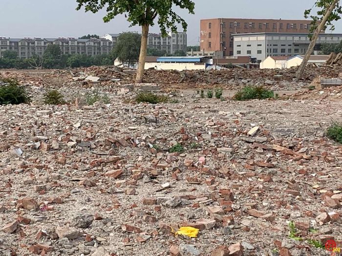 【啄木鸟在行动】章丘区金都宾馆附近建筑垃圾未覆盖