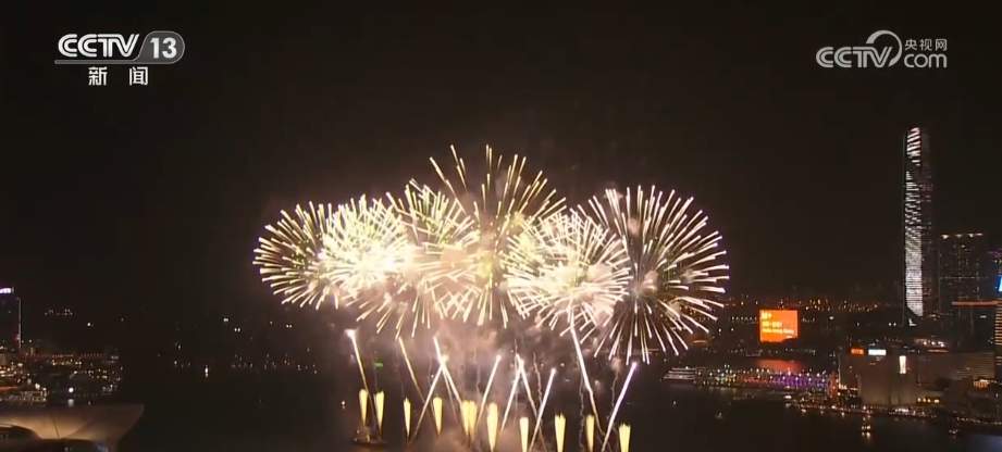 香港、澳门璀璨烟花贺国庆 国庆精彩欢乐多