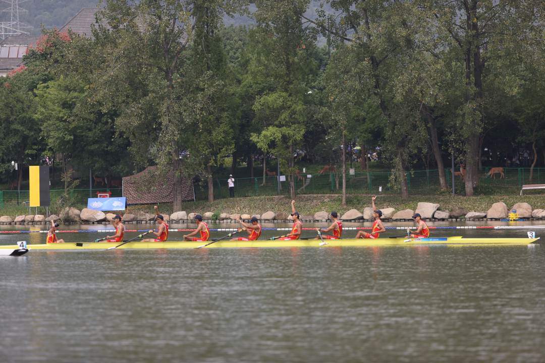 中国队夺得男子八人单桨有舵手比赛金牌