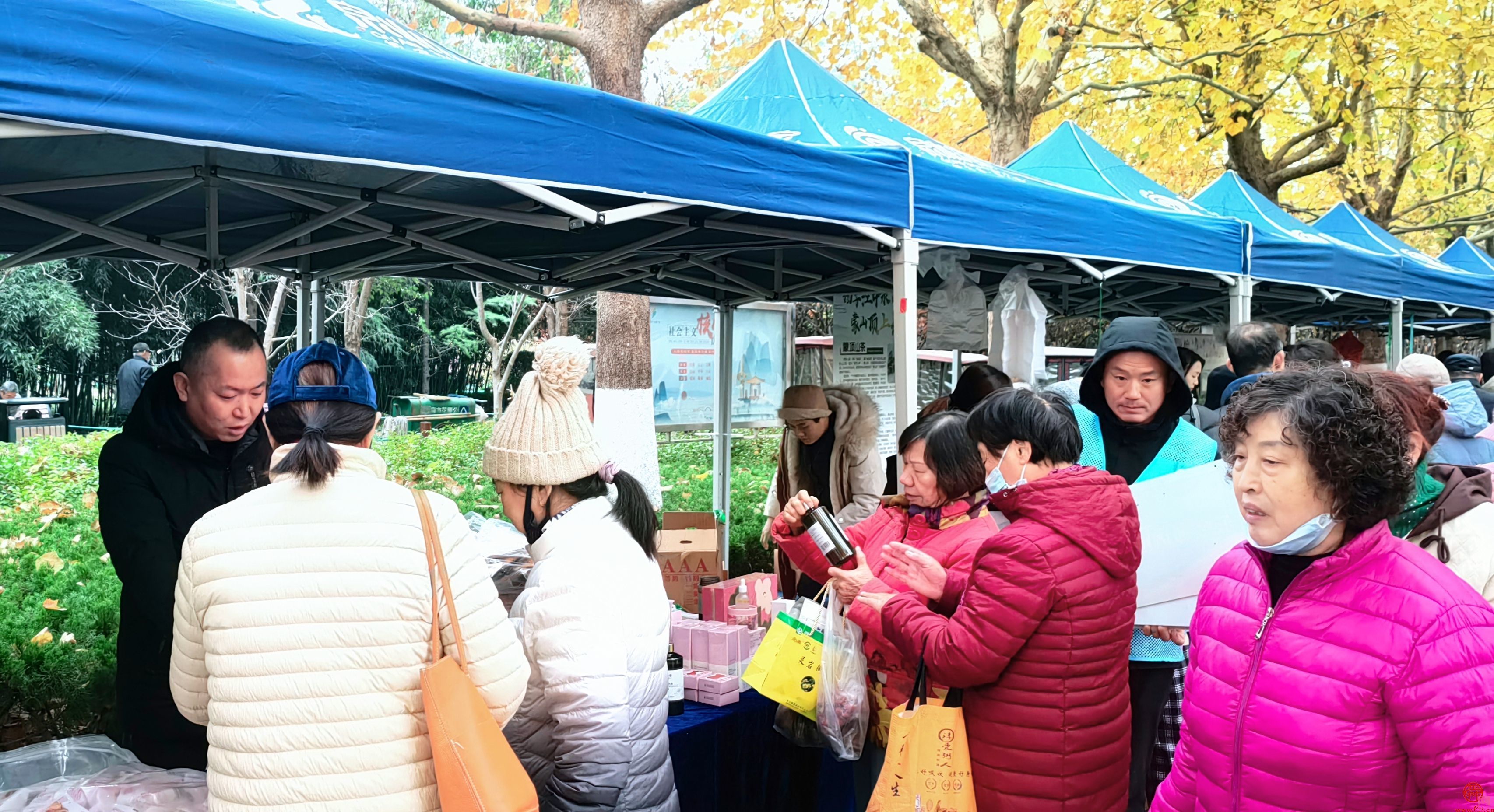 做好农产品的“传送带”  花圃公园里亮出“泉水人家”新冬景