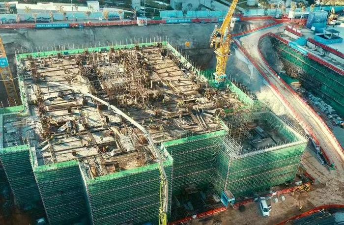 冲出地表！济南CBD中央广场318米高楼完成塔楼地下结构施工