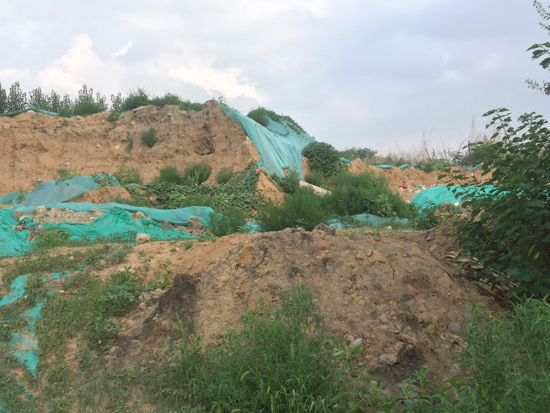 【啄木鸟在行动】历城区张马屯街与张马大街交汇处东南角有渣土裸露