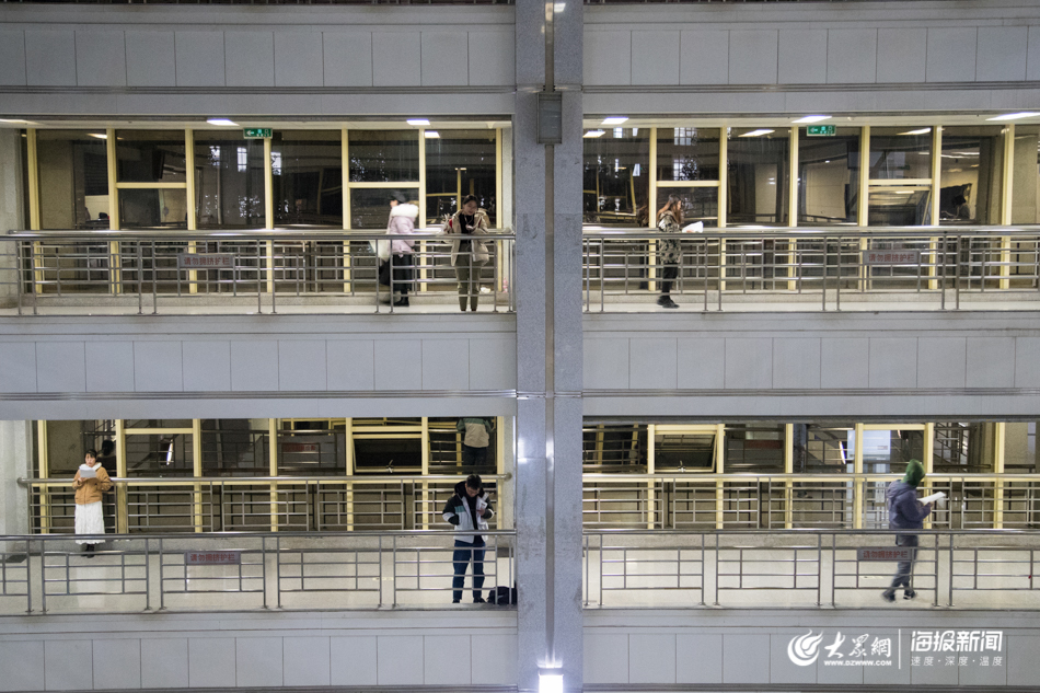 挑灯夜读！山东一高校学生备战国考、研究生考试