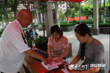 临沂兰山区杏花村社区3000多名居民喜领中秋福利和过节费