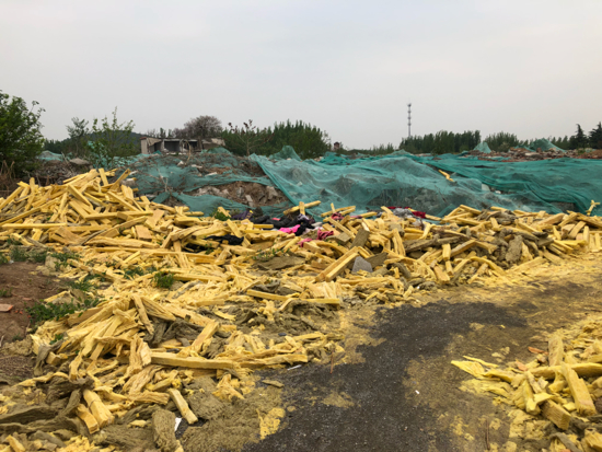 啄木鸟在行动：春秀路附近一工地防尘网覆盖不全