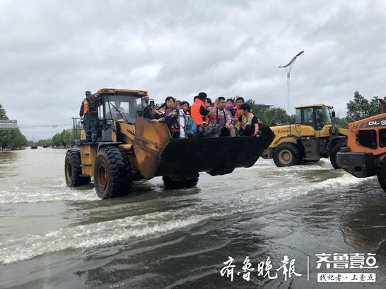 台风“利奇马”过境山东，章丘受暴雨侵袭，启动铲车救人！