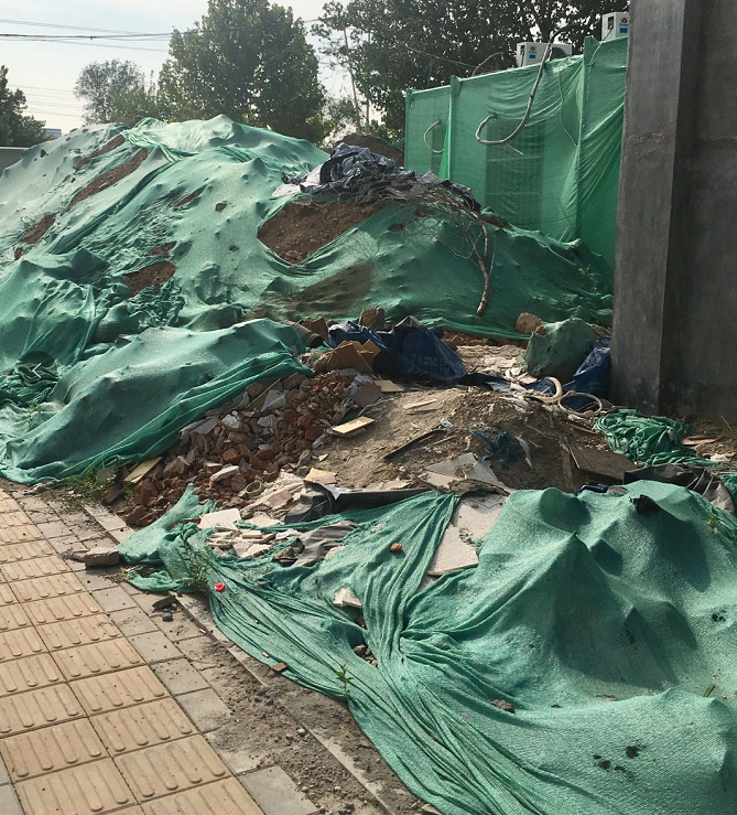 【啄木鸟在行动】国防路和党杨路交汇处渣土裸露