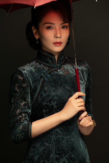 舞台剧《故事里的中国》刘涛胡歌再度合作 动情演绎致敬经典