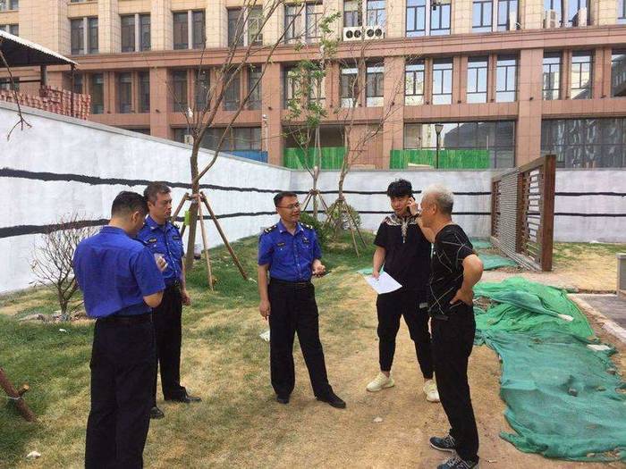 夏日酷暑也比不过济南城管人为民服务的热情