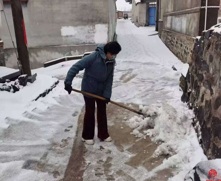 “风雪中的温暖守护”——全力以赴应对暴雪极端天气，普集街道计生协在行动