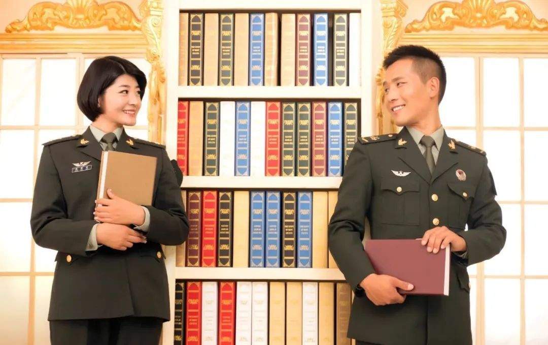 二级上士娶了女上尉