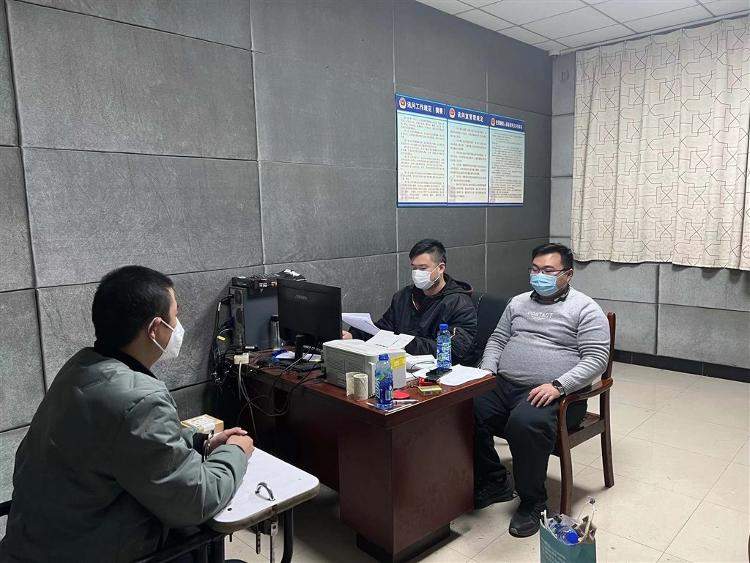 碎屏手机当“9成新”售卖 上海两人薅电商平台羊毛被刑拘