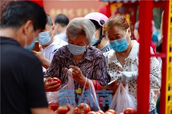 济南大观园早市开市迎宾
