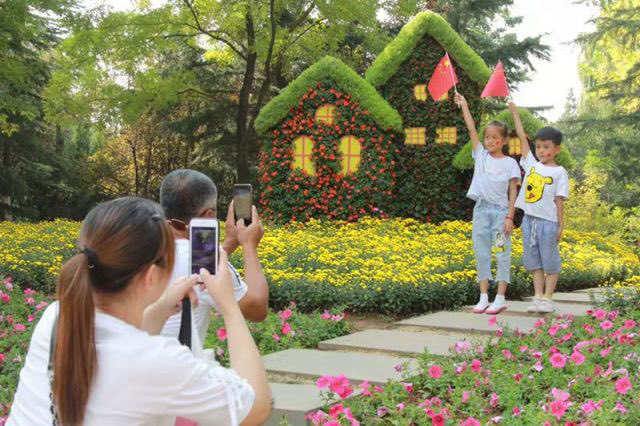 国庆假期第三天济南重点监测的8家景区游客达到51.61万人次，短途近郊游持续发力