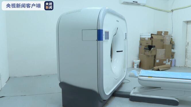 武汉雷神山医院收治首批确诊患者 总台记者探访现场