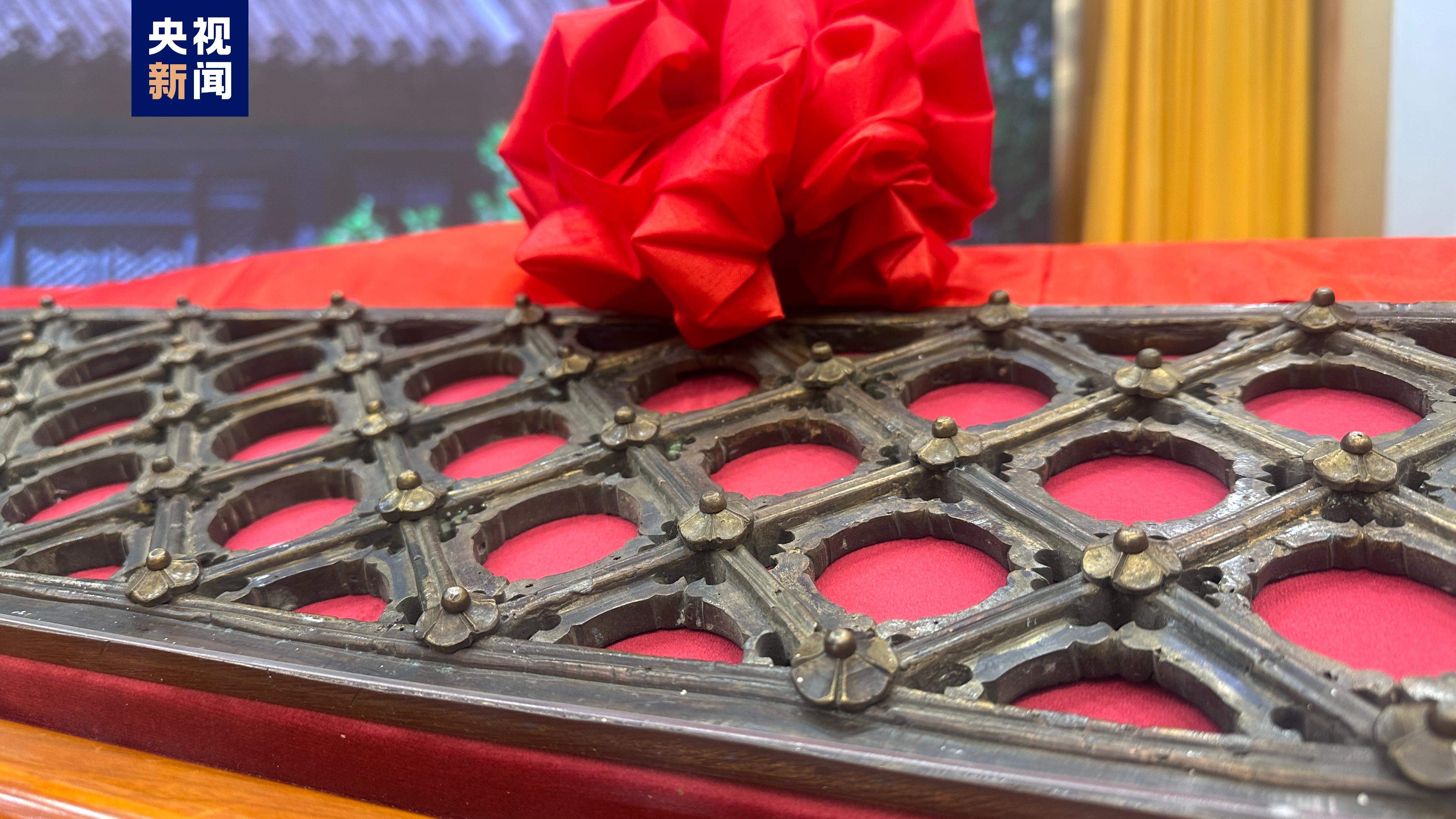 入藏颐和园 流失海外宝云阁铜窗芯今日“回家”