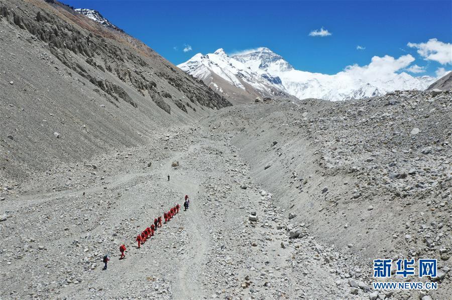 2020珠峰高程测量登山队再次向珠峰发起挑战