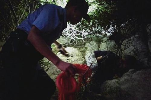 6岁儿童突然坠崖，长清公安、消防、医疗及当地干部群众紧急救援