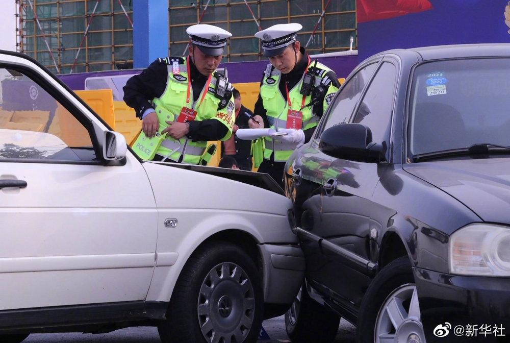 比电影更震撼！公安民警燃爆练兵场面来袭