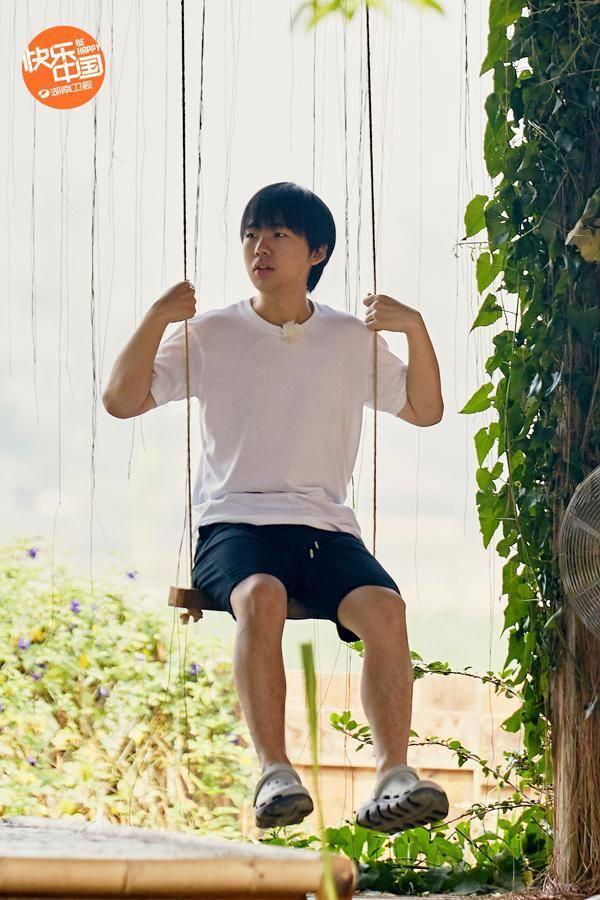 黄磊周迅重聚蘑菇屋 《向往4》首播引发网友“回忆杀”