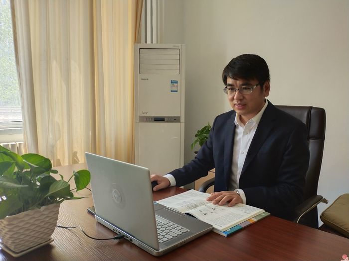 济南市行知小学牛帮波：既然选择了前方  就注定要风雨兼程