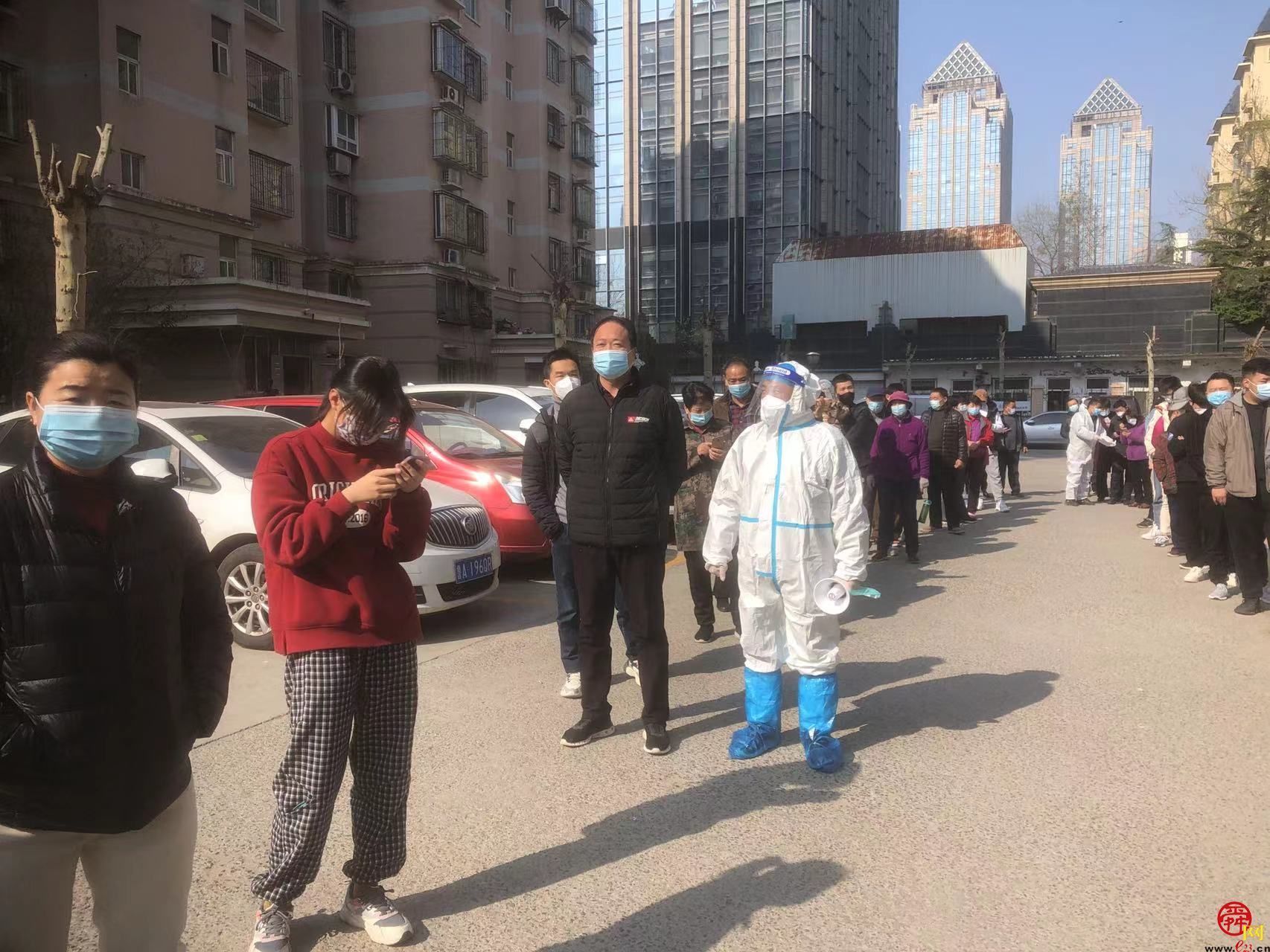 筑盾为民 历下人防深入火车站、下沉防疫社区做好疫情防控工作