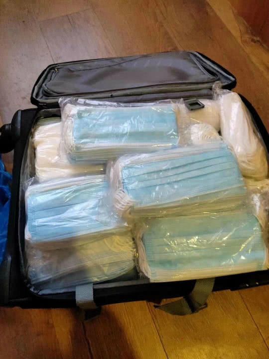 宅在家中的日子里，这13个普通人的故事，看哭了……